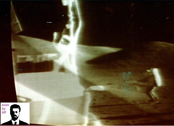 Kleinbildphoto_2_vom_SW-Fernseher_Apollo_Mond